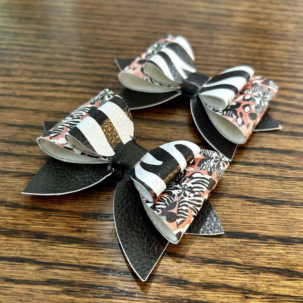 SOLD•Shoe Clips - Picture 3 of 3